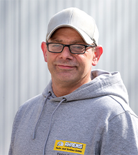 Das ist ein Foto von dem Facharbeiter Florian Kröger.