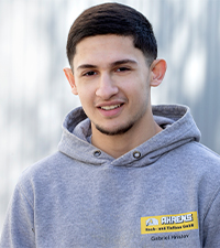 Das ist ein Foto von dem Ausbildenden Gabriel Hristov.