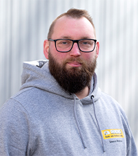 Das ist ein Foto von dem Bauhelfer Steven Wallner.